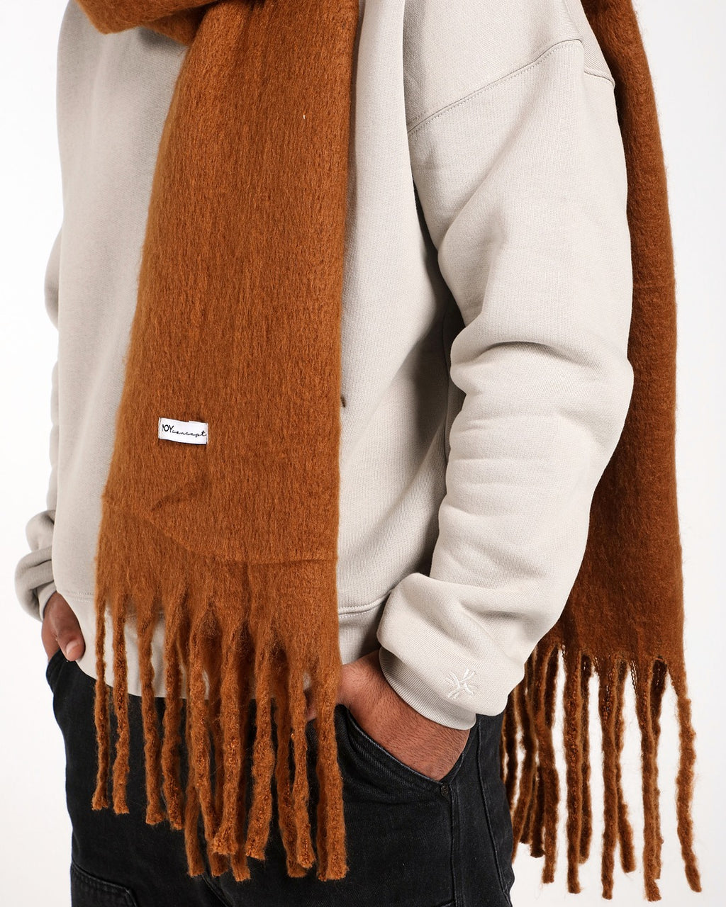 WIDE WOOL BLEND SCARF - BROWN