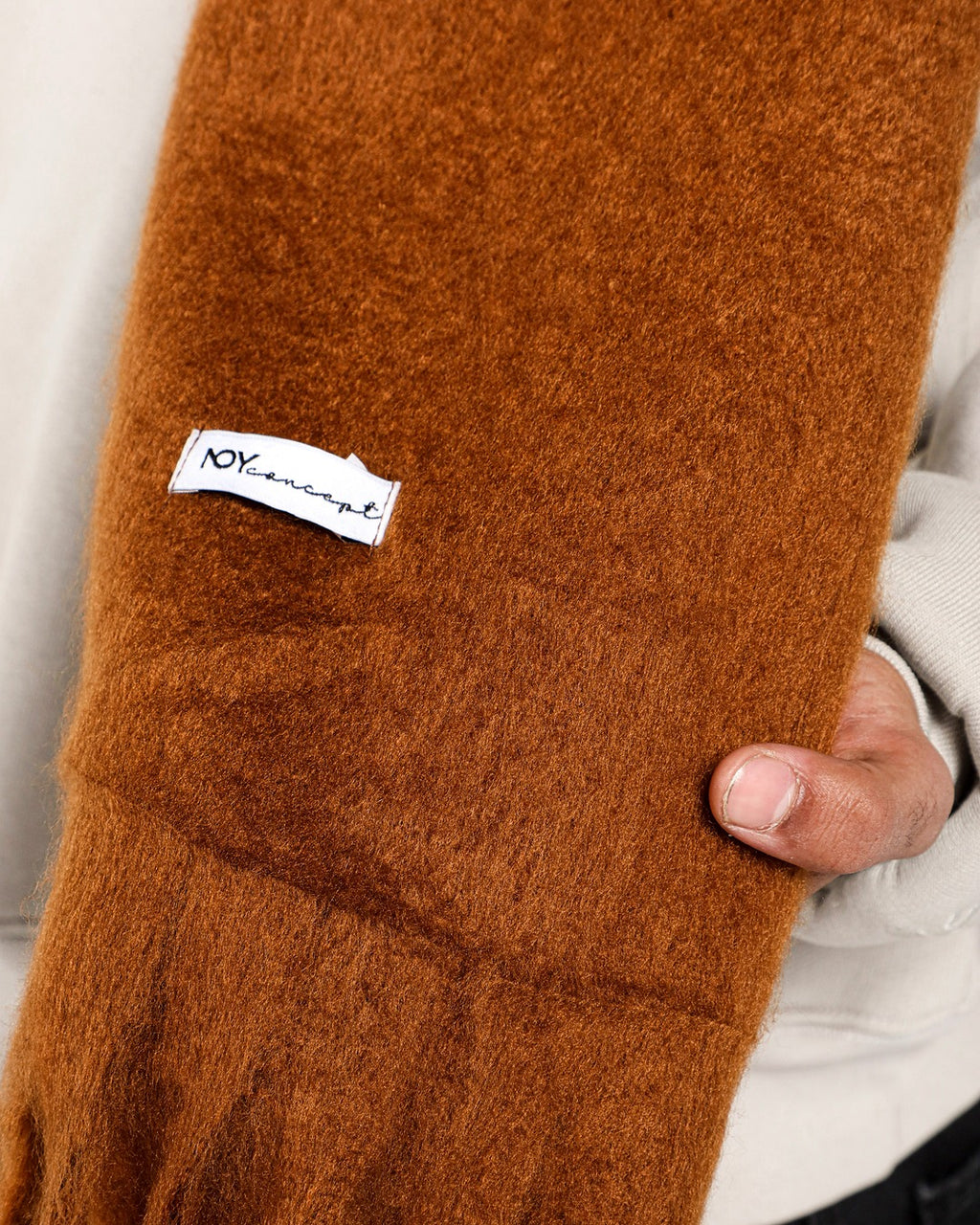 WIDE WOOL BLEND SCARF - BROWN